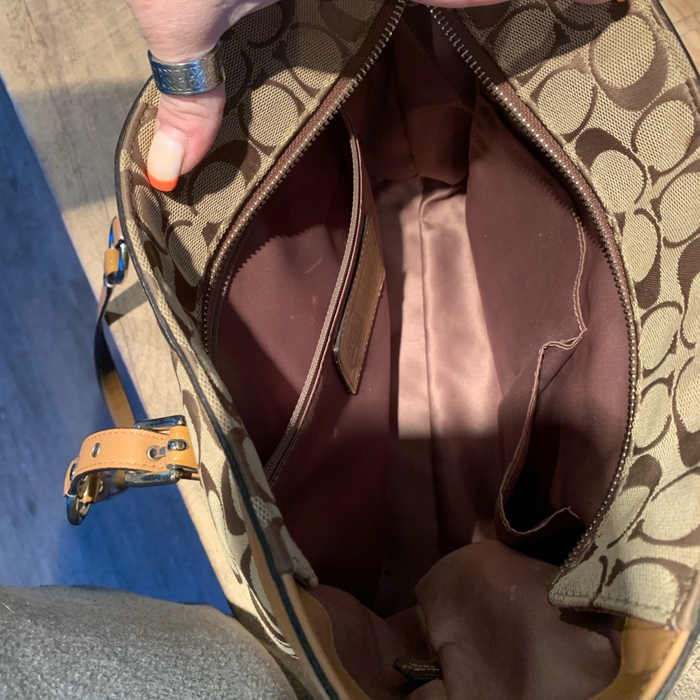 Excellent condition coach bag!!! - Picture 7 of 14